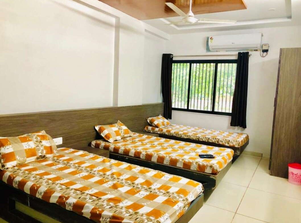 pg in gurukul road memnagar