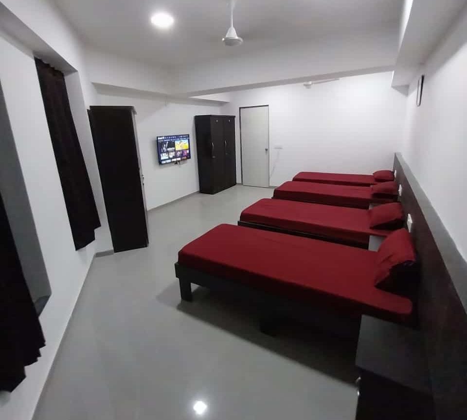 paying guest in gandhinagar