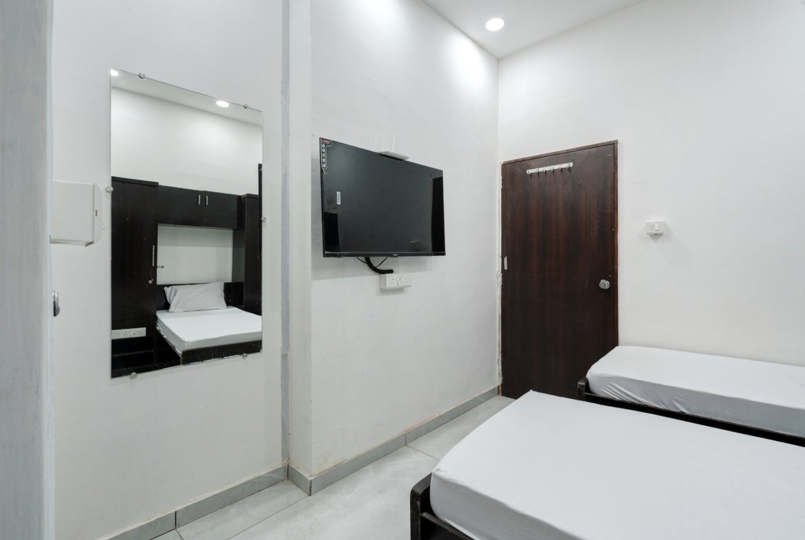 pg on sindhu bhavan road ahmedabad