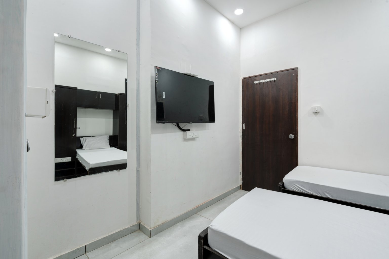 pg on sindhu bhavan road ahmedabad