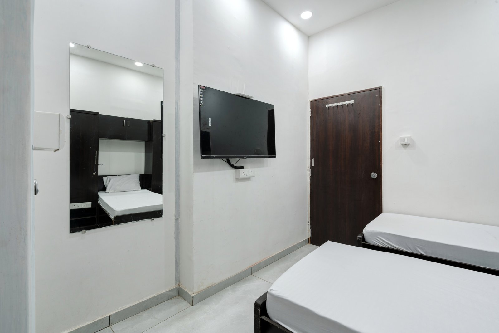 pg on sindhu bhavan road ahmedabad