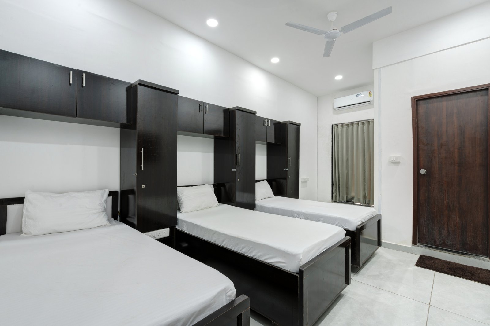 pg in sindhu bhavan road